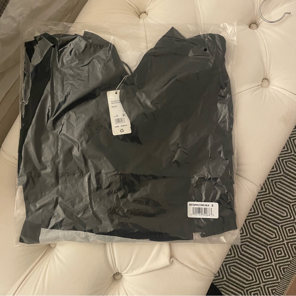 NWT Favorite Daughter The Who Me? Top in Black Size Small - Picture 16 of 16